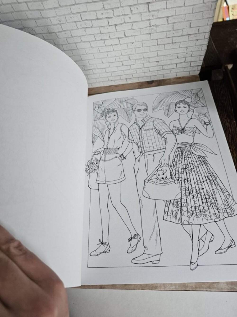 Creative Haven Fabulous Fashions of the 1950s Coloring Book Ming-Ju Sun Preowned - Picture 3 of 4